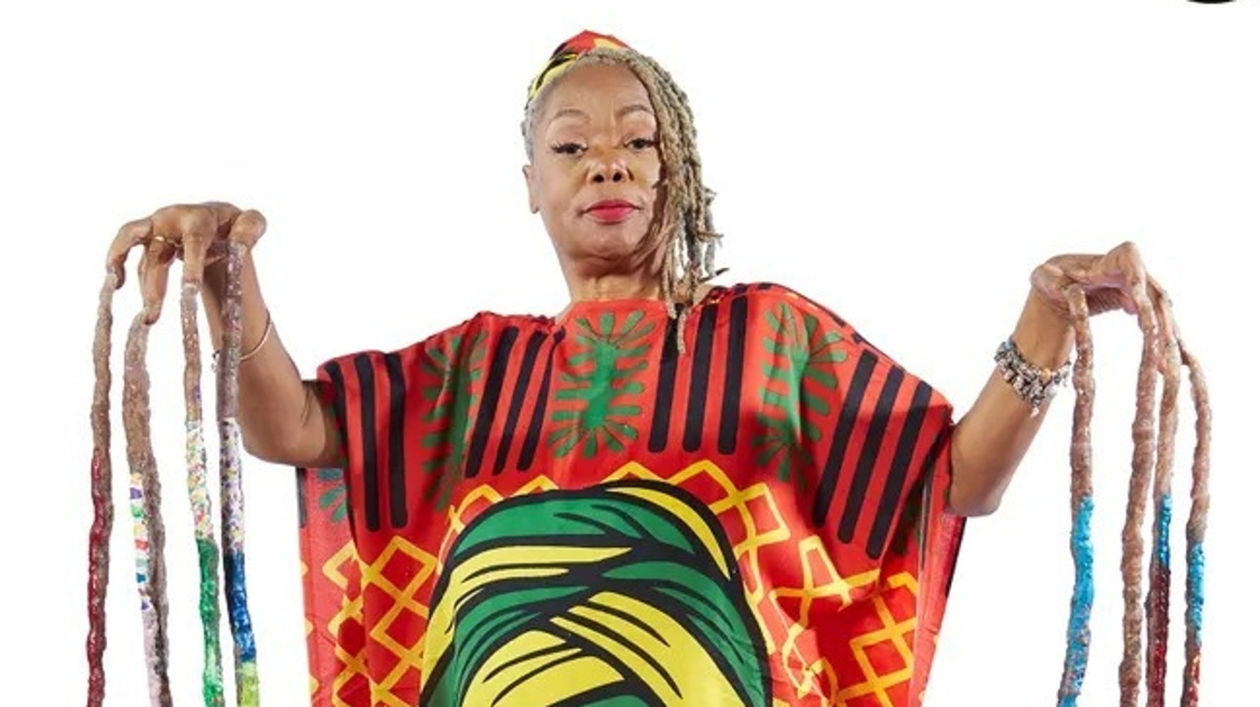 世界一爪の長い女性 切るのをやめたのは悲しい理由からだった ハフポスト World 世界一爪の長い女性 切るのをやめたのは悲しい理由からだった ハフポスト World