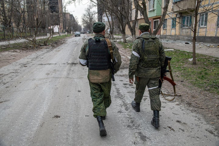 Milicianos de la autoproclamada República Popular de Donetsk en la ciudad de Mariúpol, en el sureste de Ucrania.