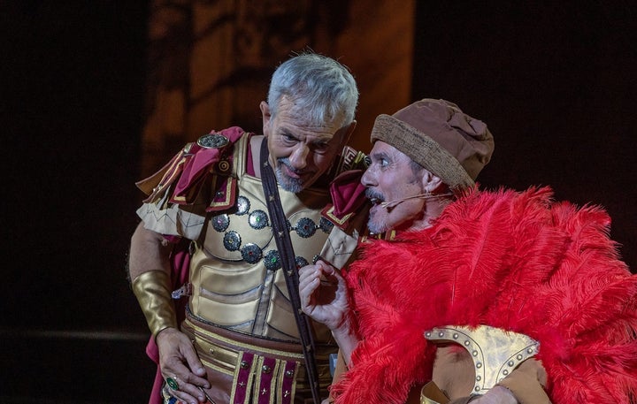 Carlos Sobera y Ángel Pardo en un momento de la representación de 'Miles Gloriosus'.