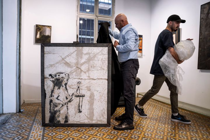 Ο Ισραηλινός έμπορος έργων τέχνης Κόμπι Άμπεργκελ στην γκαλερί Urban.