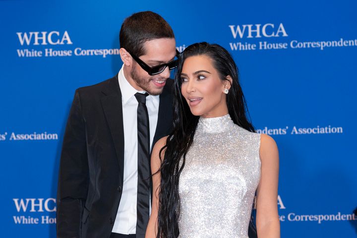 Pete und Kim gaben ihr Debüt auf dem roten Teppich als verheiratetes Paar beim White House Correspondents' Dinner