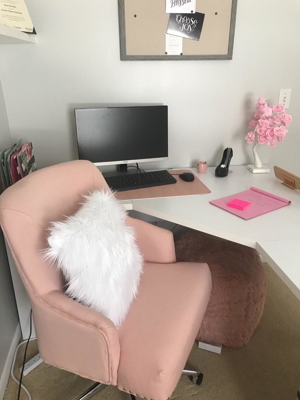 7 Must Have Items For Your Home Office - Decorator's Voice