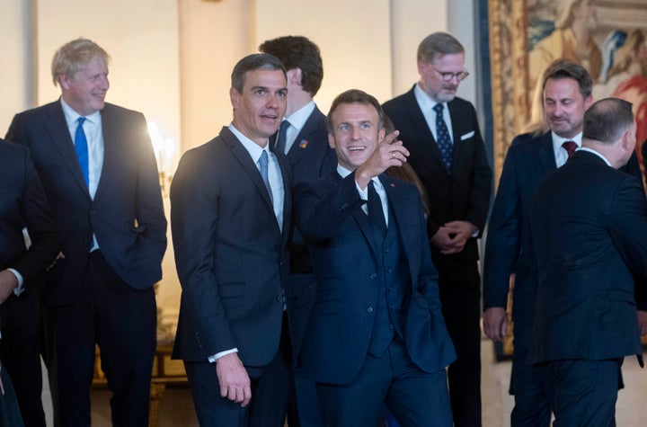 El presidente del Gobierno, Pedro Sánchez, junto al presidente de Francia, Emmanuel Macron.