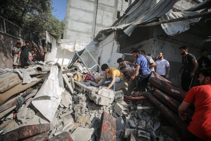 Un edificio palestino derribado por un misil israelí.