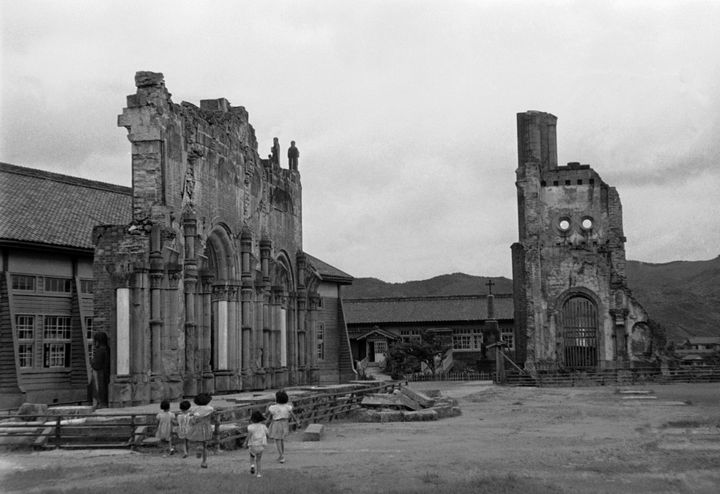 原爆投下から10年後の1955年7月26日に撮影された浦上天主堂(AP Photo/Gene Kramer)