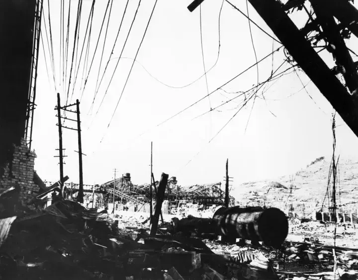 原爆で壊滅した長崎市の三菱重工。製鋼工場らしい（1945年撮影）