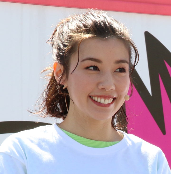 仲里依紗さん 赤髪 タトゥー姿で 本来の自分の姿を取り戻した La生活を満喫 ハフポスト アートとカルチャー 仲里依紗さん 赤髪 タトゥー姿で 本来の自分の姿を取り戻した La生活を満喫 ハフポスト アートとカルチャー