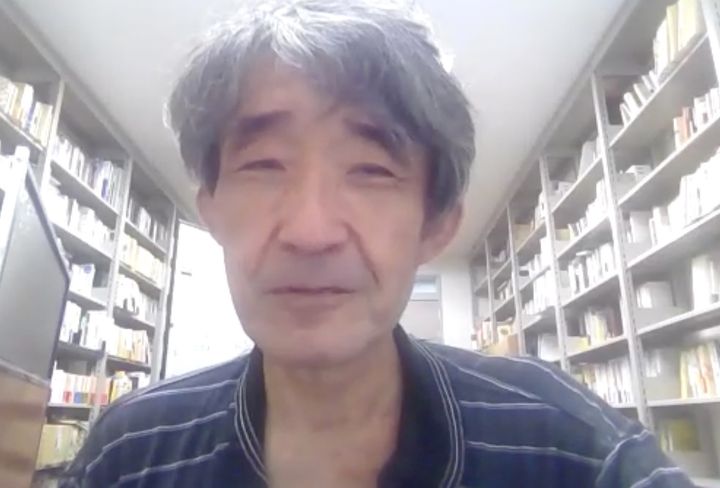 テレビ会議システム「Zoom」でハフポスト日本版の取材に応じる仲正昌樹教授