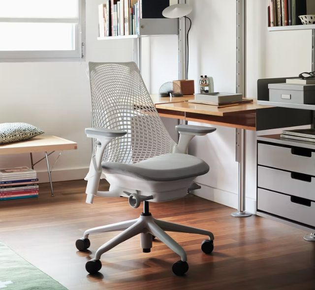 Spine Specialists Explain Why You Need One Of These Ergonomic Office Chairs