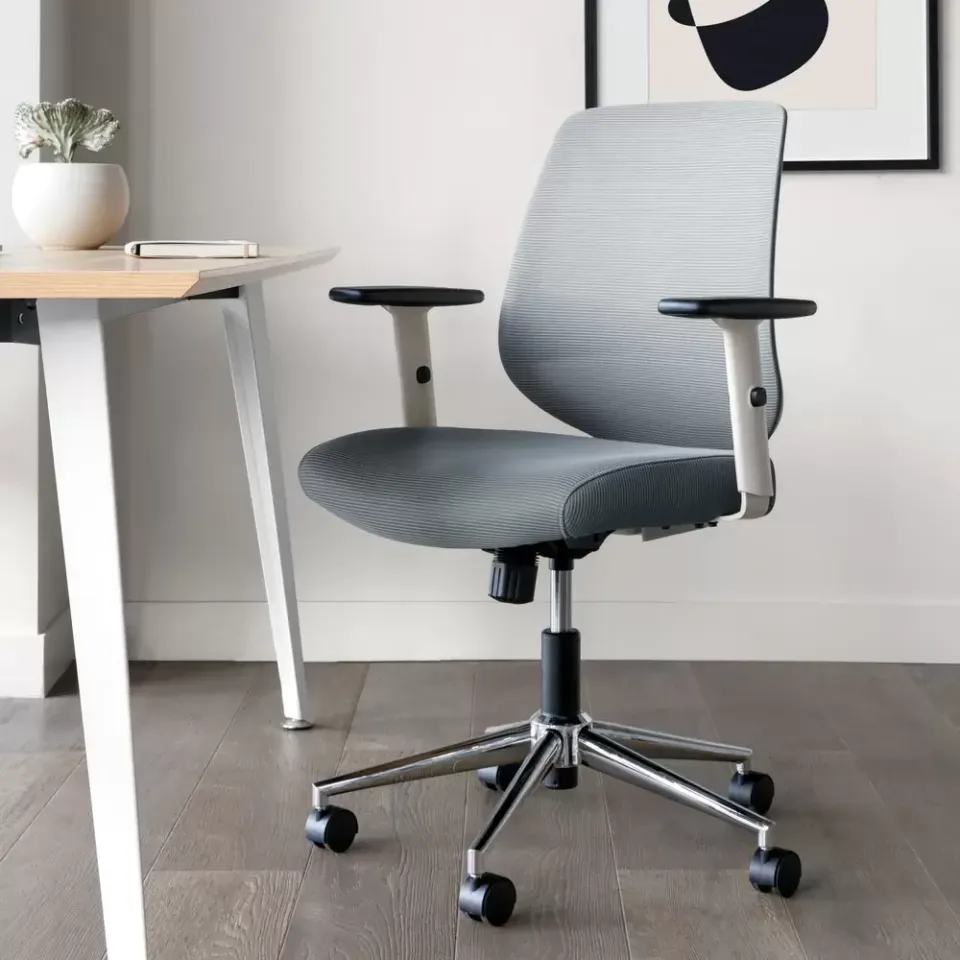 Spine Specialists Explain Why You Need One Of These Ergonomic Office Chairs