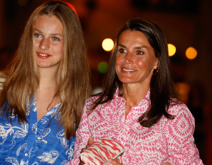 La princesa Leonor, junto a la reina Letizia.