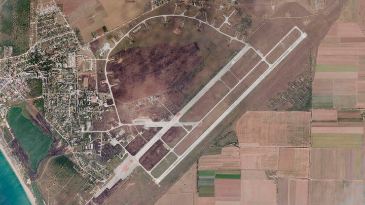 Imágenes satelitales de Planet Labs PBC de la base de Saki, Crimea.