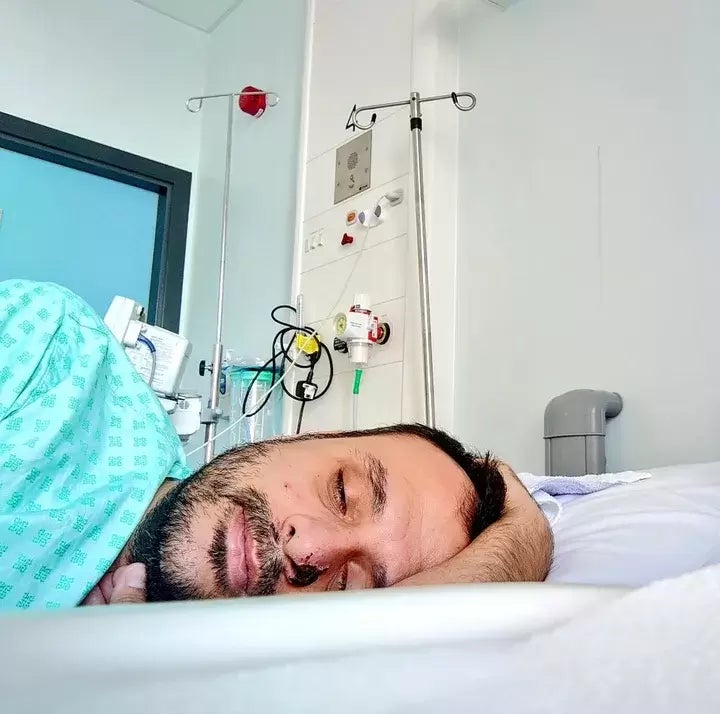 Harun Tulunay en el hospital con viruela del mono.