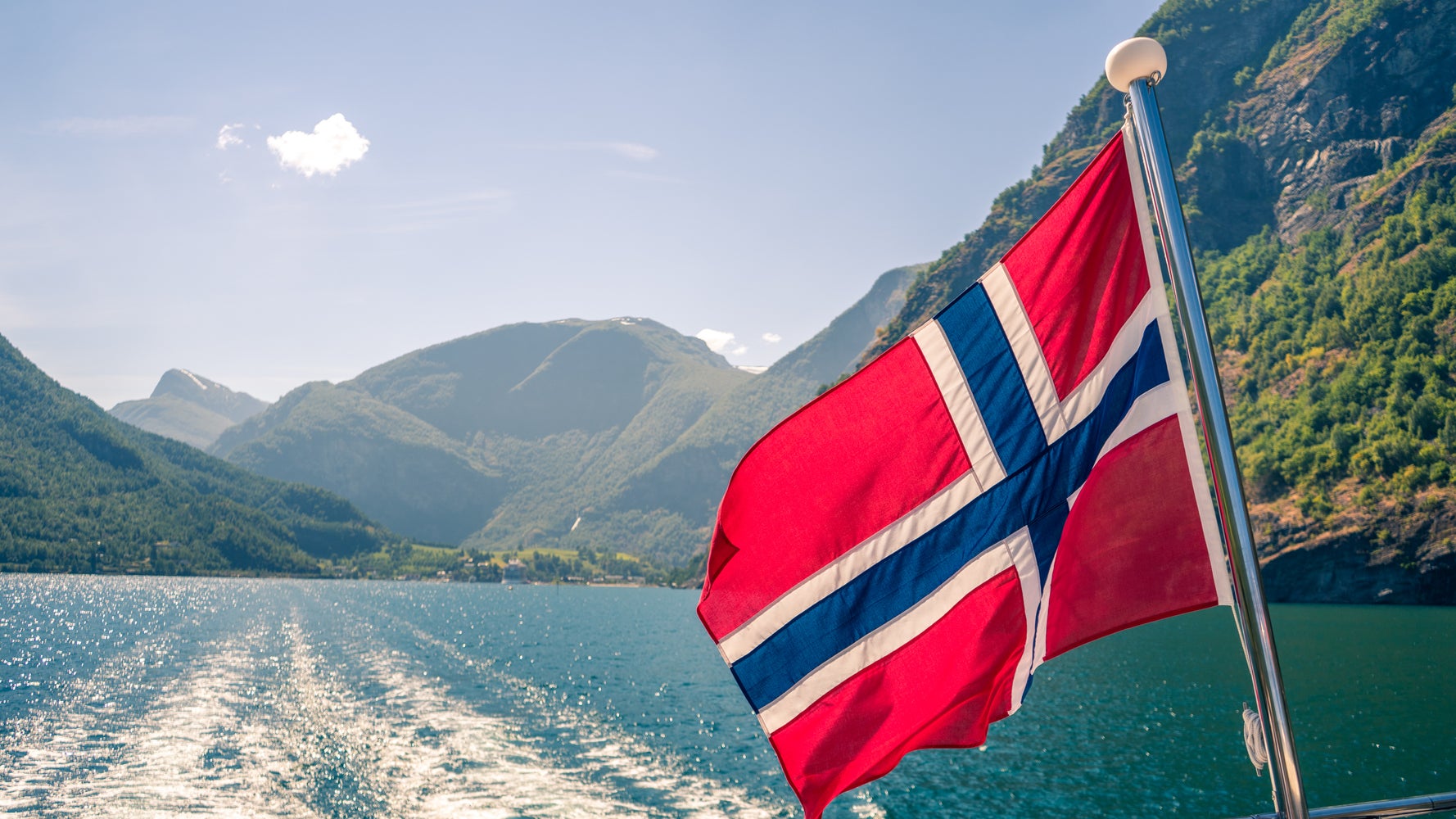 ノルウェー大使館の公式twitterが 体張りすぎ と話題 職員による斬新なお別れの挨拶がコレだ 動画 ハフポスト World ノルウェー大使館の公式twitterが 体張りすぎ と話題 職員による斬新なお別れの挨拶がコレだ 動画 ハフポスト World
