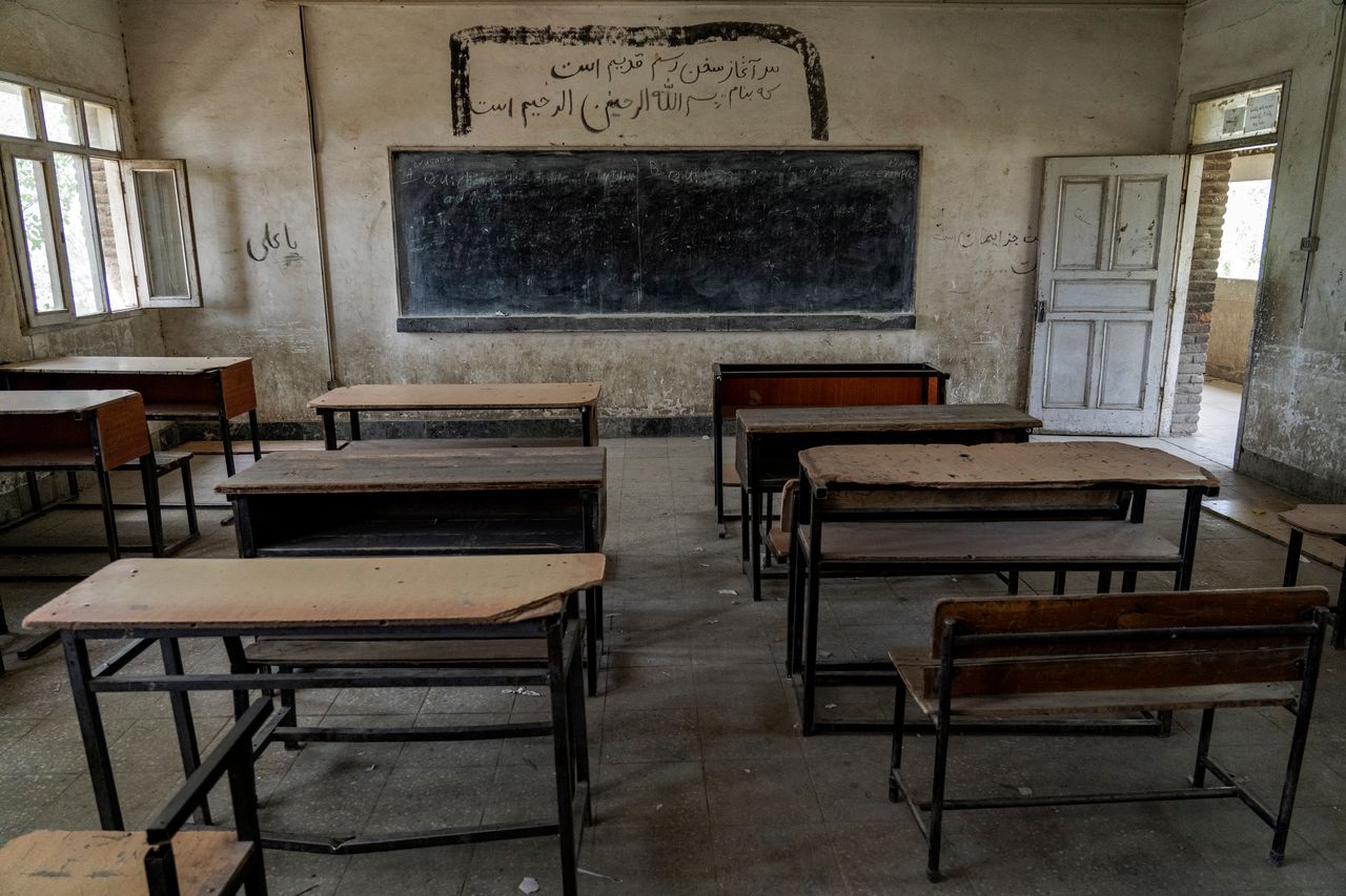 Μια άδεια τάξη ενός σιιτικού σχολείου Χαζάρα εμφανίζεται στην Καμπούλ του Αφγανιστάν, στις 31 Ιουλίου 2022.