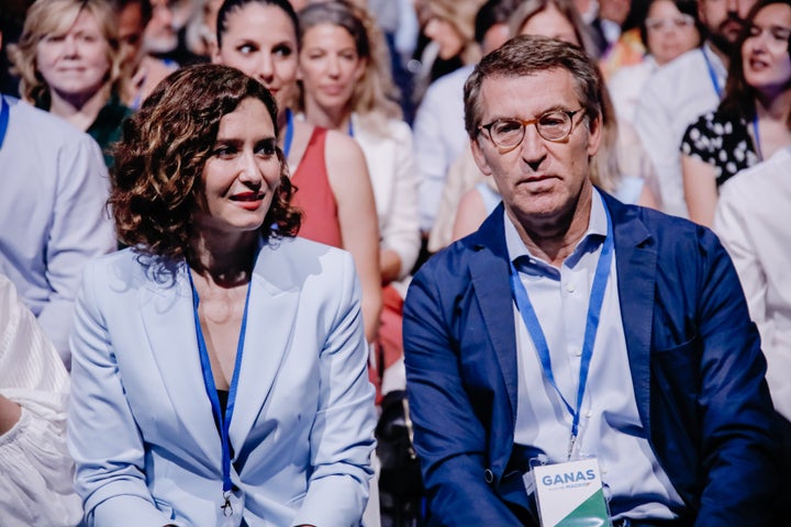 La presidenta de la Comunidad de Madrid, Isabel Díaz Ayuso, y el líder del PP, Alberto Núñez Feijóo.