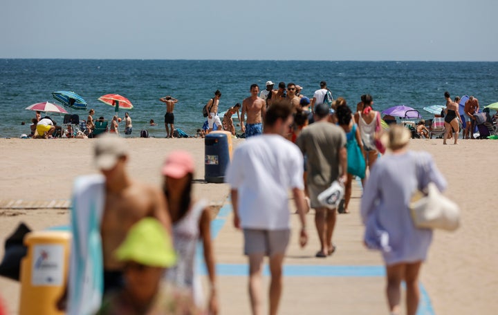 Calor en una de las playas de Valencia.