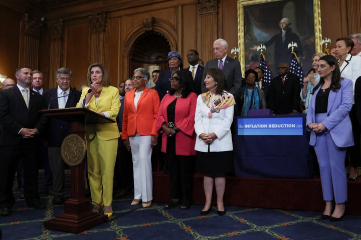 Foto de archivo de un acto de Nanci Pelosi junto a algunos congresistas demócratas.
