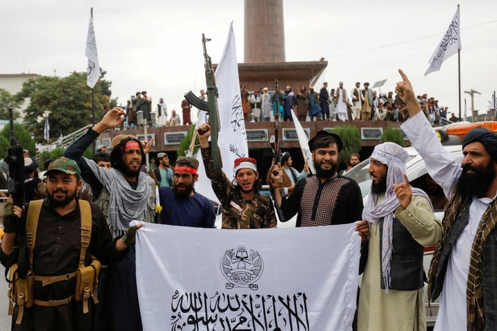 Talibanes celebran en Kabul un año de la toma del poder en Afganistán.