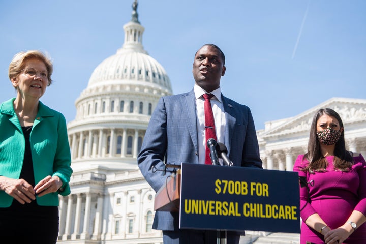 Rep. Mondaire Jones (D-N.Y.), center, speaks alongside Sen. Elizabeth Warren (D-Mass.), left, in April 2021. Warren, who is also close with Niou, has not endorsed in Jones' race.