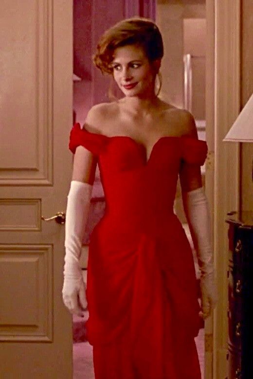 Η Τζούλια Ρόμπερτς, στο «Pretty Woman», του 1990, με κατακόκκινο φόρεμα με ριχτούς ώμους συνδυασμένο με κομψά λευκά γάντια.