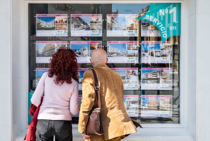 Ofertas en una inmobiliaria.