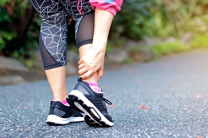 Soreness usually sets in a day or two after a workout. But pain from an injury can be felt much faster.