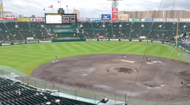 阪神園芸の 神整備 に称賛 もはや日本の宝 雨でぬかるんだ甲子園球場が約1時間で元通り 過去のビフォーアフターも凄かった ハフポスト News