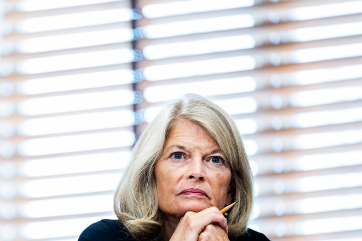 La senadora Lisa Murkowski, en una reunión sobre energía, el pasado julio.