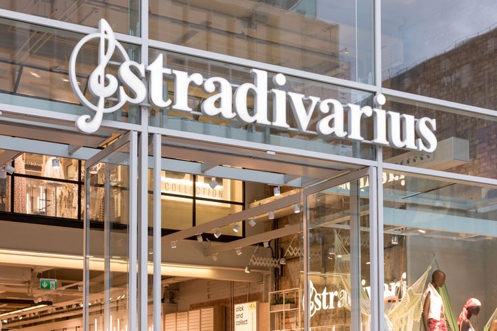 Imagen de archivo de la entrada a una tienda Stradivarius.