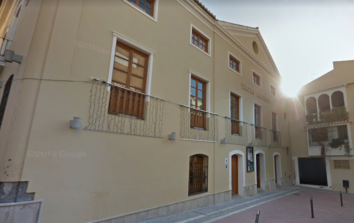Fachada principal del Teatro Calderón de la Barca.