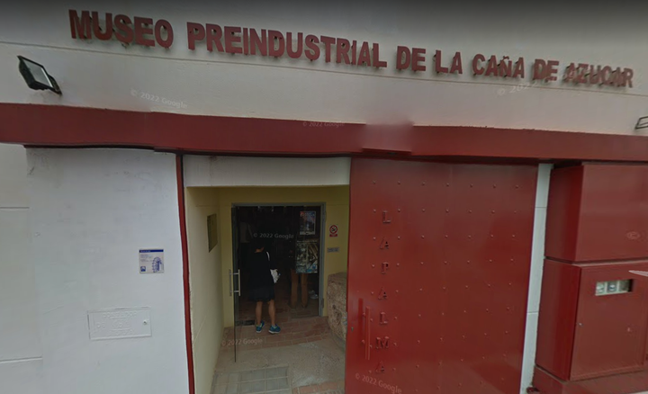 Fachada de la entrada al Museo Preindustrial de la Caña de Azúcar.
