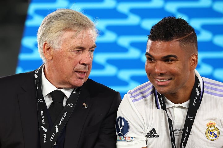 Ancelotti y Casemiro, tras la Supercopa de Europa.