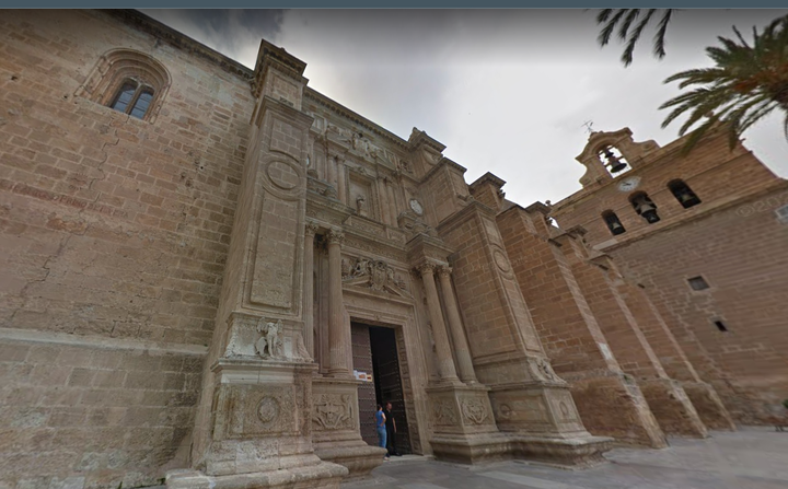 Entrada principal de la Catedral de Almería