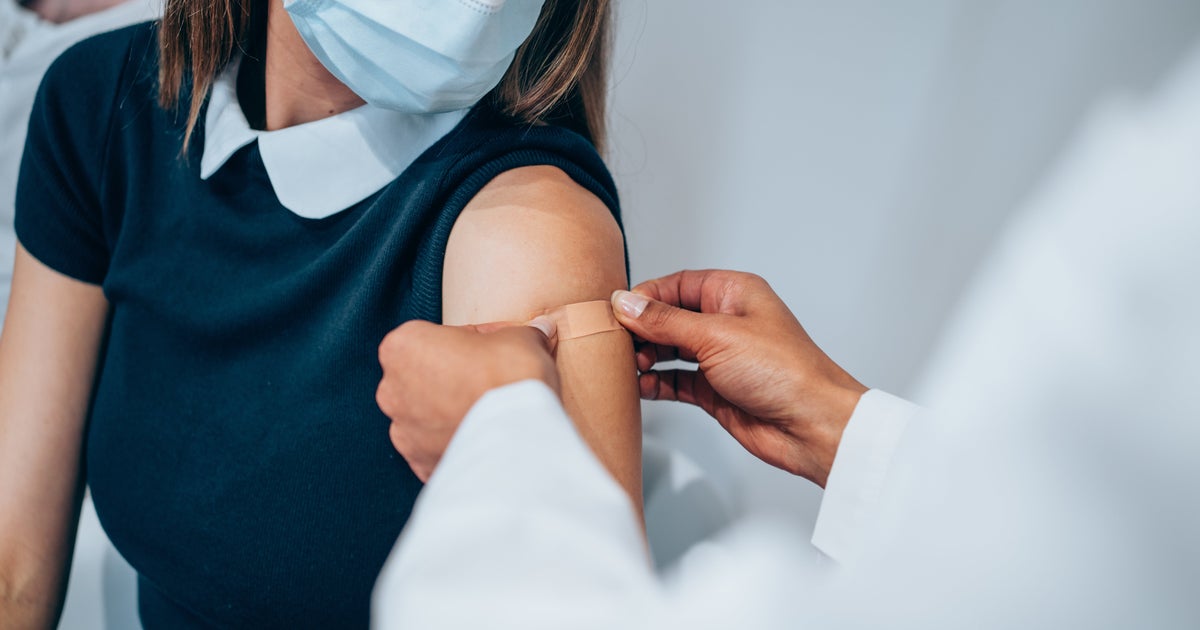 The Best Time To Get Your 2022 Flu Shot, According To A Vaccine Expert