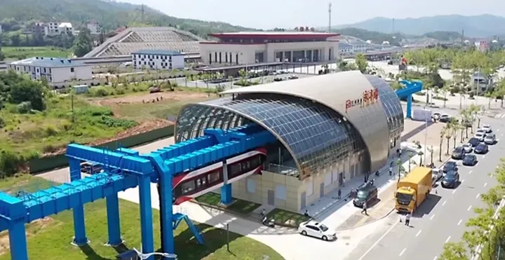 Κίνα: Το πρώτο εναέριο τρένο μαγνητικής αιώρησης
