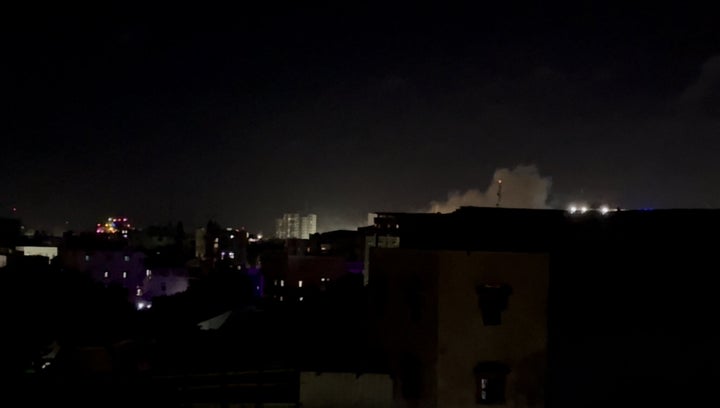 Humo tras la explosión en la capital somalí.