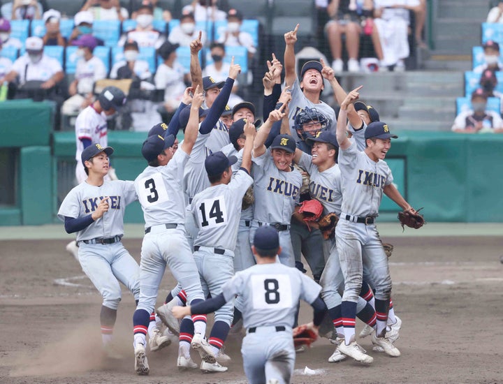 甲子園決勝 仙台育英の須江航監督が3年生に贈った言葉に感動の嵐 青春って すごく密なので 試合後インタビュー ハフポスト News 甲子園決勝 仙台育英の須江航監督が3年生に贈った言葉に感動の嵐 青春って すごく密なので 試合後インタビュー ハフポスト News