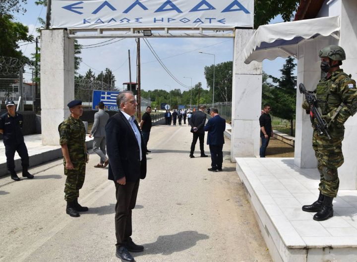 Ο Υπουργός Προστασίας του Πολίτη, Τάκης Θεοδωρικάκος, συνοδευόμενος από τον Υφυπουργό Ελευθέριο Οικονόμου και τον Αρχηγό της Ελληνικής Αστυνομίας, Αντιστράτηγο Κωνσταντίνο Σκούμα, επισκέφτηκε αστυνομικές μονάδες στη συνοριογραμμή του Έβρου. (ΥΠ. ΠΡΟΣΤΑΣΙΑΣ ΤΟΥ ΠΟΛΙΤΗ/EUROKINISSI)