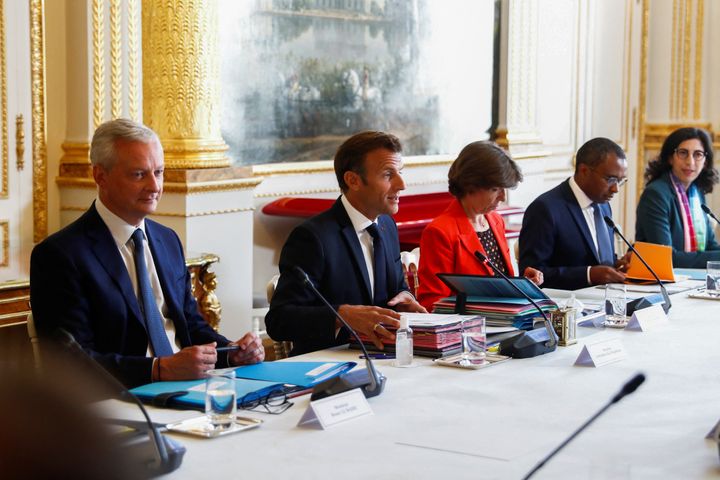 Ο Γάλλος πρόεδρος Εμανουέλ Mακρόν παρευρίσκεται στη συνεδρίαση του υπουργικού συμβουλίου στο Μέγαρο των Ηλυσίων στο Παρίσι, Γαλλία, 24 Αυγούστου 2022.