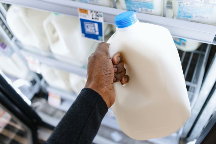 Είναι σημαντικό να θυμόμαστε ότι ενώ το γάλα μπορεί να προκαλέσει κάποια σπυράκια, το να το κόψουμε εντελώς πιθανότατα δεν θα τα εξαφανίσει κιόλας.