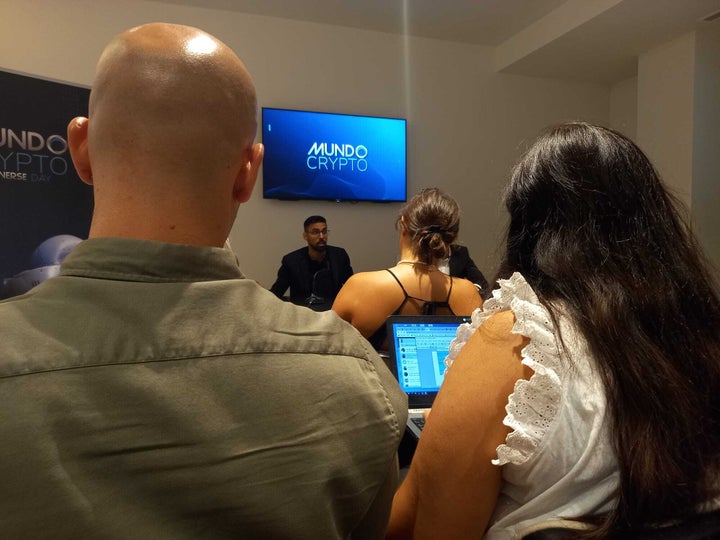 Mani Thawani durante la rueda de prensa de este jueves.