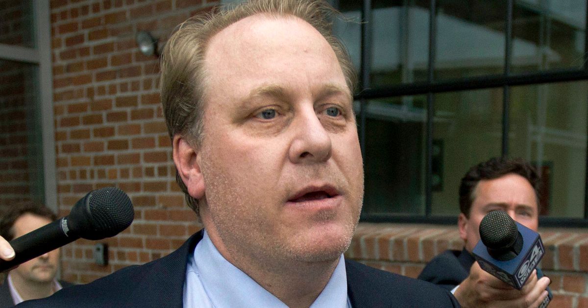 Curt Schilling says AIG Insurance canceled his policy due to pro