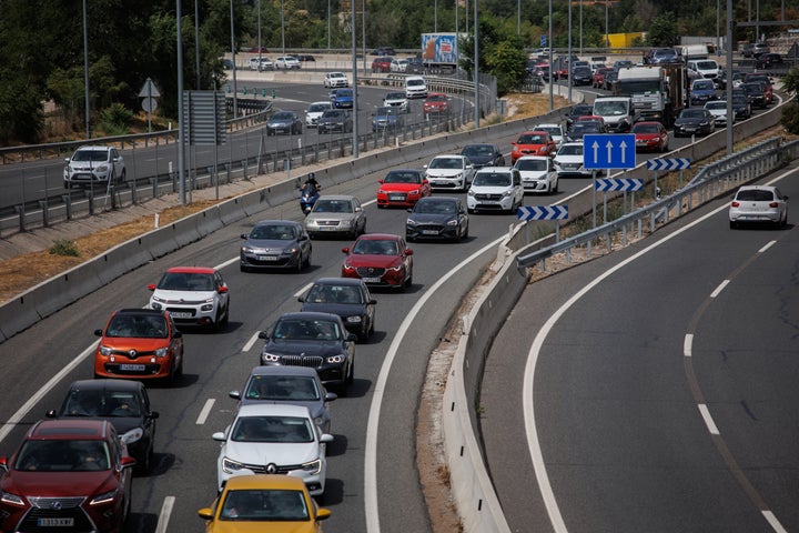 Numerosos vehículos en la A-3, regresando a Madrid.