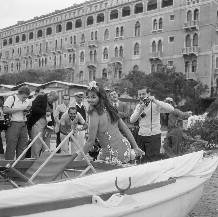 1965: Η Ιταλίδα σταρ Κλαούντια Καρντινάλε αγαπημένη των φωτογράφων.