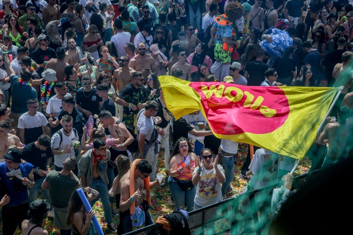 Asistentes al festival Mad Cool de Madrid, el 15 de abril de 2022.