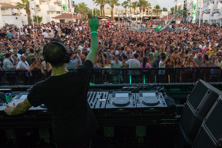 Fiesta en la discoteca Ushuaia de Ibiza, en junio de 2022.