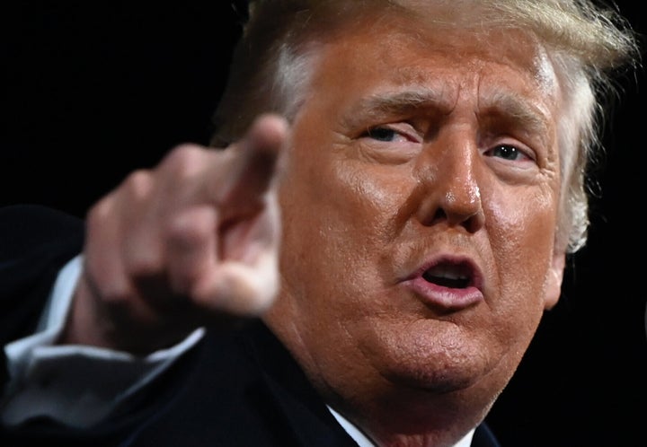 Trump, en uno de sus gestos