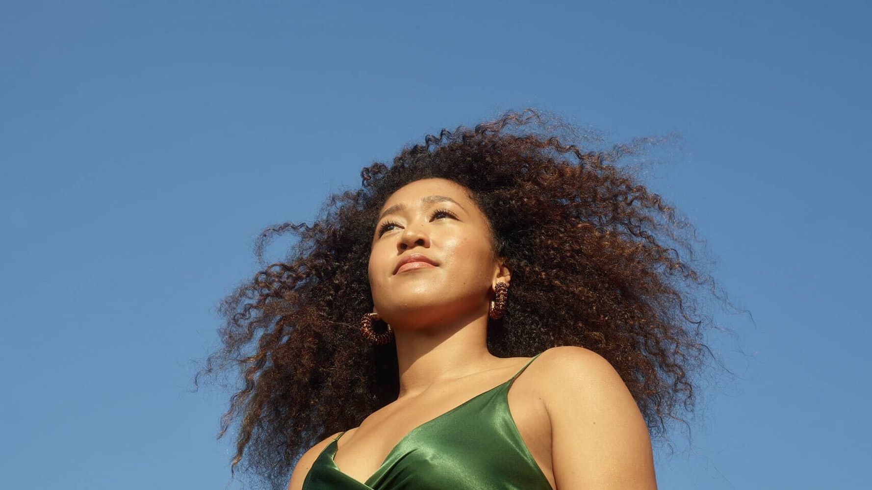 Naomi Osaka posts beautiful pictures in red on the beach