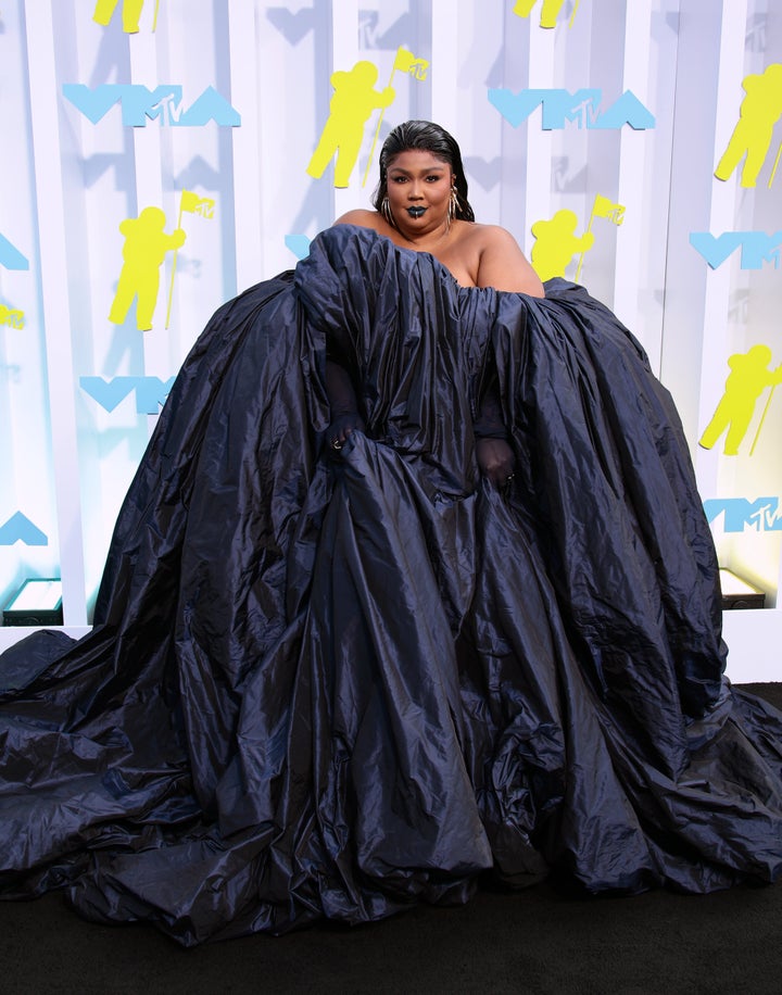 Lizzo's VMAs 2022 red carpet look sparks memes